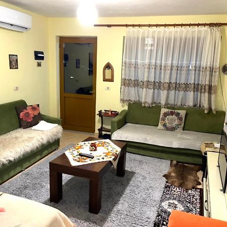 Blue Guesthouse Гірокастра Екстер'єр фото