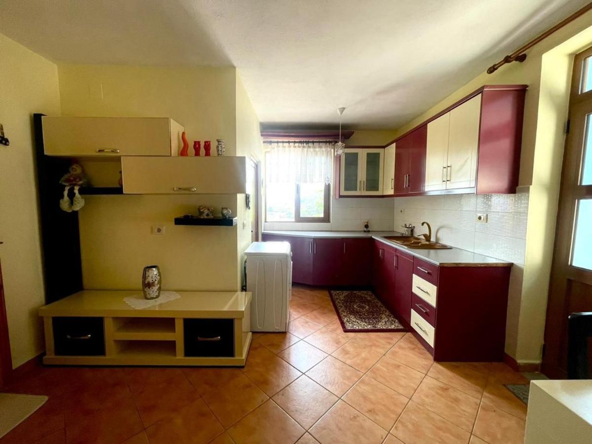 Blue Guesthouse Гірокастра Екстер'єр фото