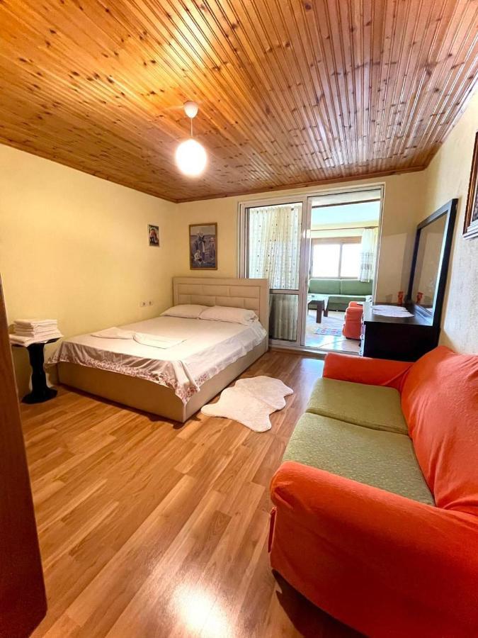 Blue Guesthouse Гірокастра Екстер'єр фото