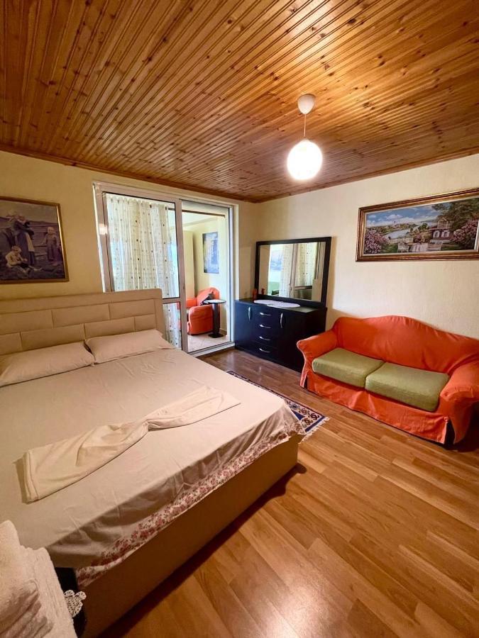 Blue Guesthouse Гірокастра Екстер'єр фото