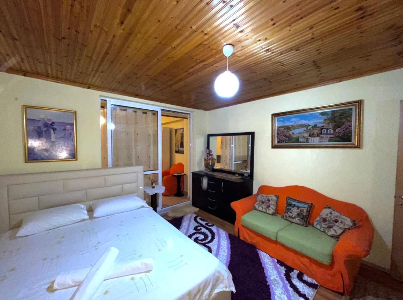 Blue Guesthouse Гірокастра Екстер'єр фото