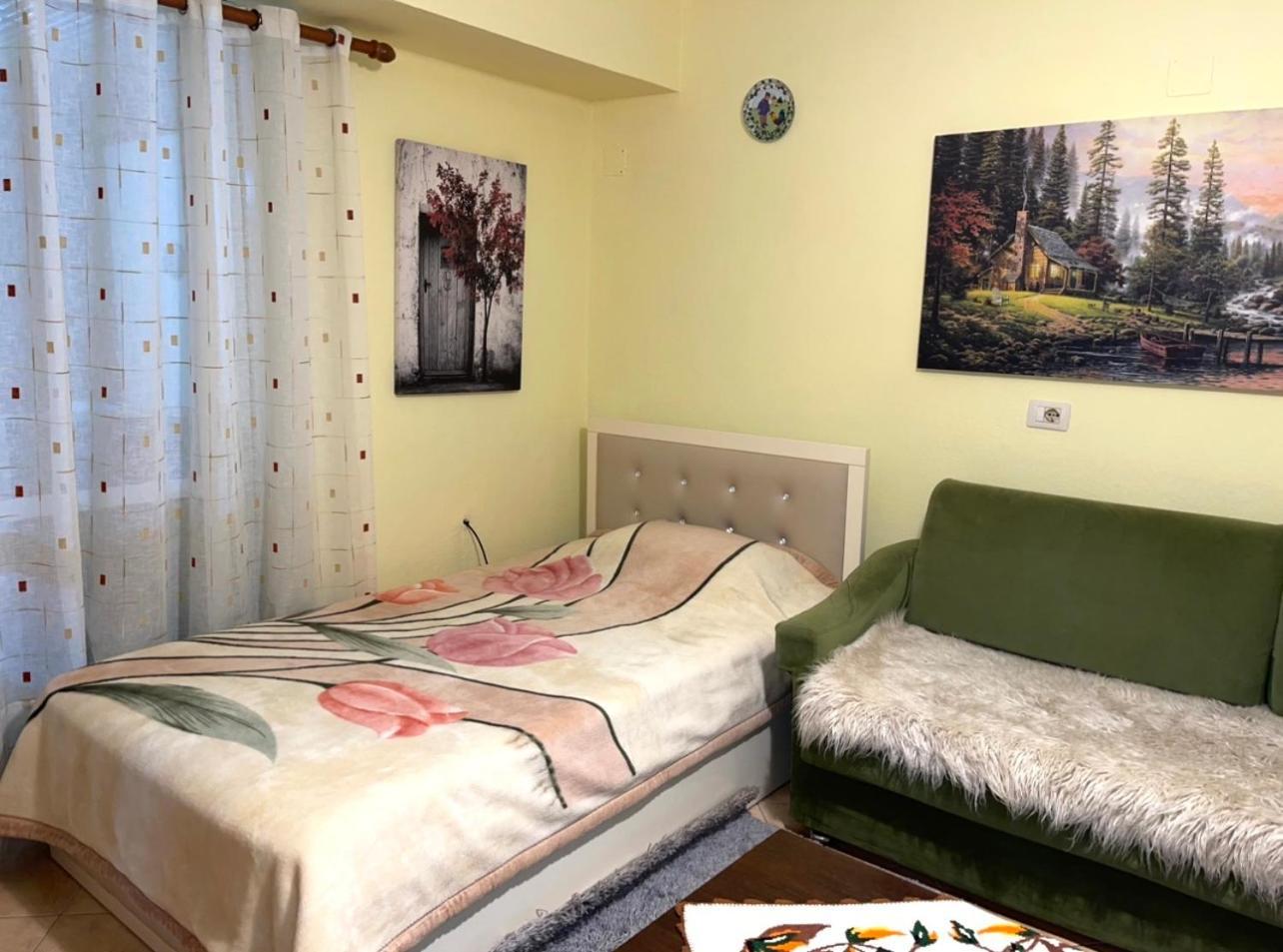 Blue Guesthouse Гірокастра Екстер'єр фото