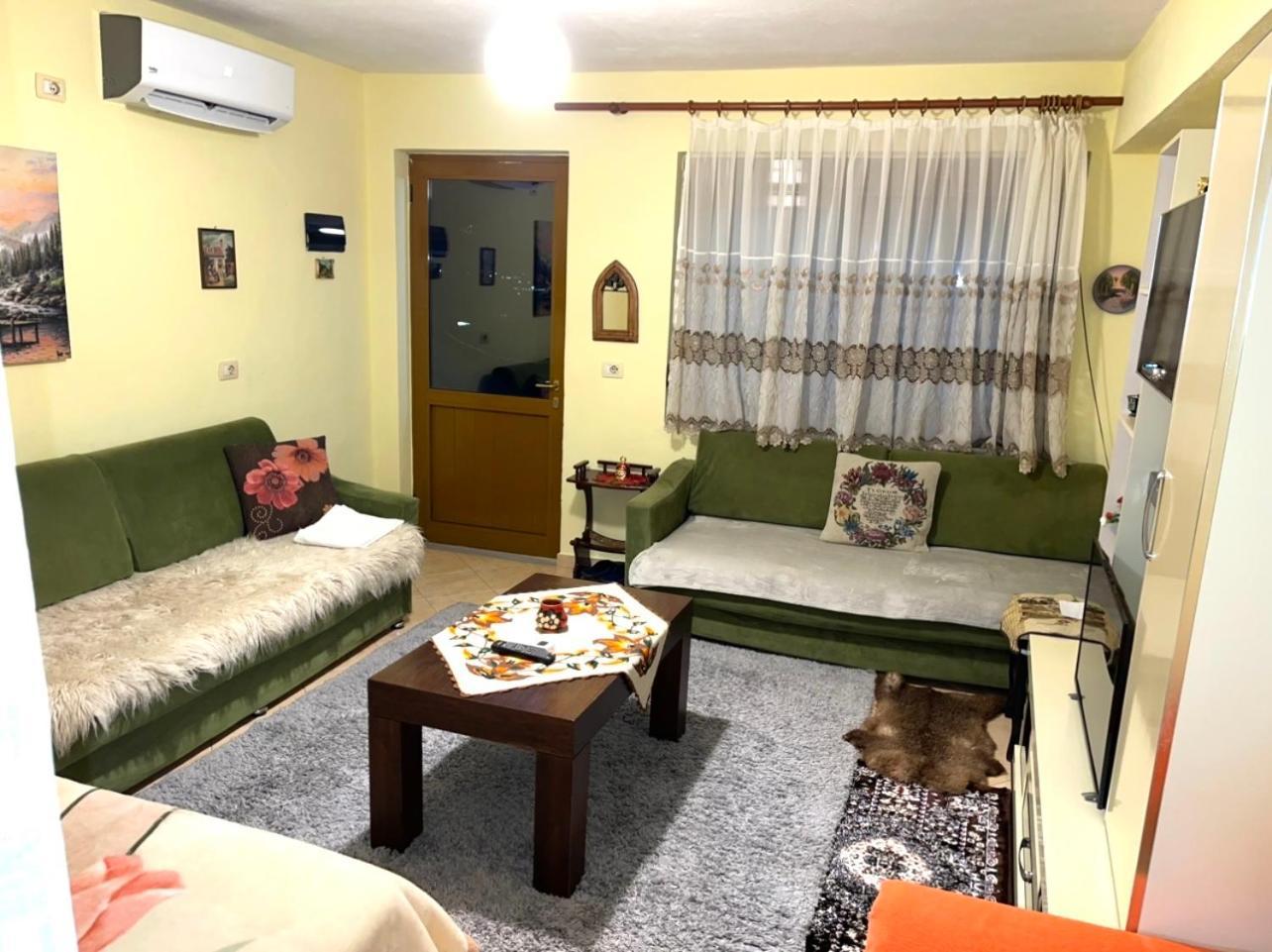 Blue Guesthouse Гірокастра Екстер'єр фото
