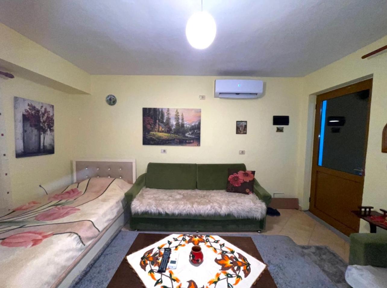 Blue Guesthouse Гірокастра Екстер'єр фото