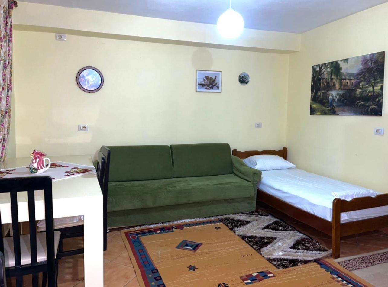 Blue Guesthouse Гірокастра Екстер'єр фото